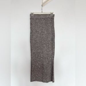 Aritzia’s Wilfred Free midi pencil skirt